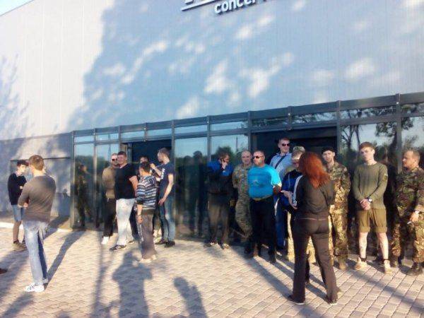 На Западной Украине сорвали концерт бывшей солистки «ВиаГры» — выступает в России  На Западной Украине сорвали концерт бывшей солистки «ВиаГры» — выступает в России