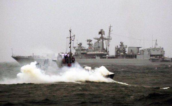 ВМС Украины отступают степями ВМС Украины отступают степями