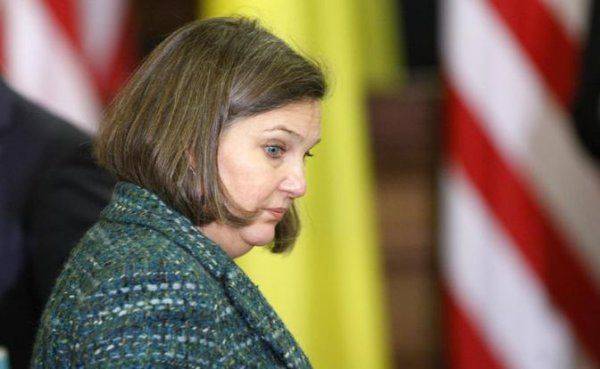 Нуланд давит «на газ», Порошенко — на «тормоз» Нуланд давит «на газ», Порошенко — на «тормоз»