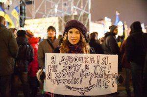 Главные «кружевные труселя» евромайдана не взяли на работу в Россию и она занялась доносами на коллег по цеху Главные «кружевные труселя» евромайдана не взяли на работу в Россию и она занялась доносами на коллег по цеху