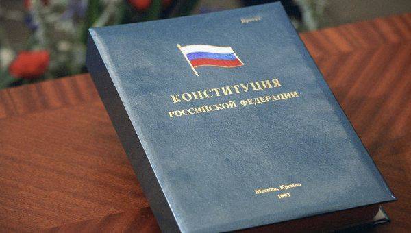 СМИ: всех российских чиновников обяжут принести присягу СМИ: всех российских чиновников обяжут принести присягу