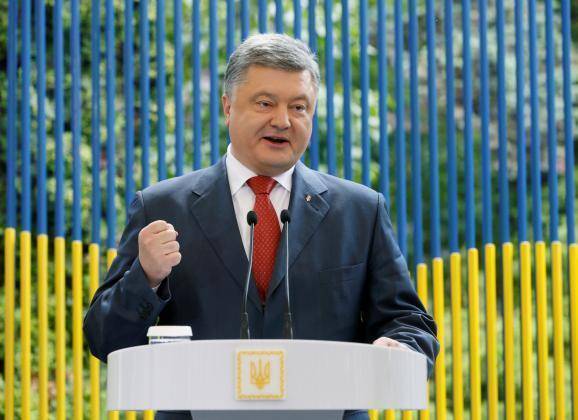 Порошенко открыто признался в том, что "плюет" на "Минск-2" Порошенко открыто признался в том, что "плюет" на "Минск-2"