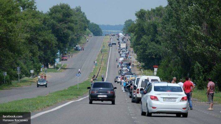 Киев удивили очереди из украинских автомобилей на границе с Крымом Киев удивили очереди из украинских автомобилей на границе с Крымом