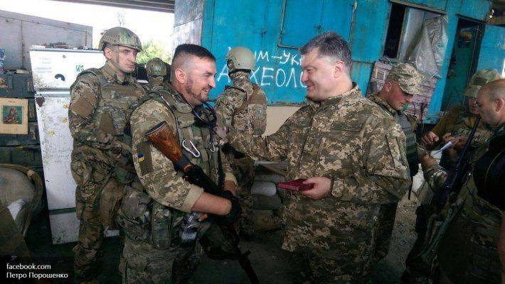 Порошенко отправили в Донбасс под пули в угоду «диванным экспертам» Порошенко отправили в Донбасс под пули в угоду «диванным экспертам»