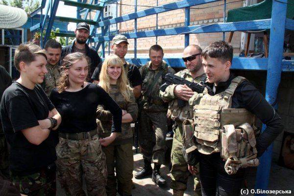 Савченко попила чайку с Ярошем и испытала секретное оружие Савченко попила чайку с Ярошем и испытала секретное оружие