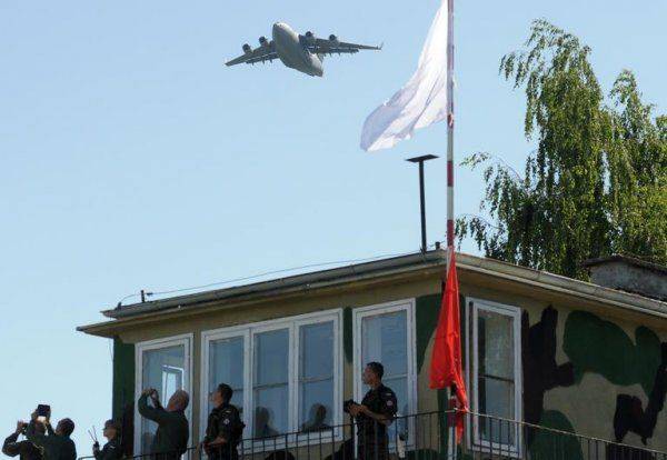 Варшава просит атомную бомбу Варшава просит атомную бомбу