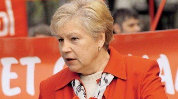 В Харькове после многочасового обыска задержана лидер харьковских коммунистов Алла Александровская В Харькове после многочасового обыска задержана лидер харьковских коммунистов Алла Александровская