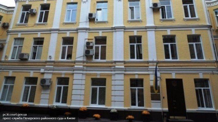 Нападение совершено на автомобиль, в котором везли «Батю» из зала суда Нападение совершено на автомобиль, в котором везли «Батю» из зала суда