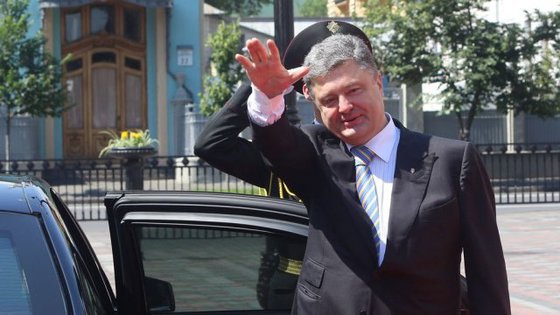 Порошенко приказал заменить звезды на погонах знаками УПА Порошенко приказал заменить звезды на погонах знаками УПА