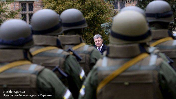 Охраной президента Украины Петра Порошенко занимаются телохранители его предшественника Виктора Януковича. Охраной президента Украины Петра Порошенко занимаются телохранители его предшественника Виктора Януковича.