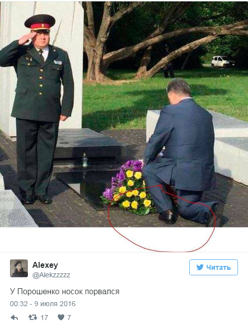 Порошенко так "бил челом" в Варшаве, что носки порвал Порошенко так "бил челом" в Варшаве, что носки порвал