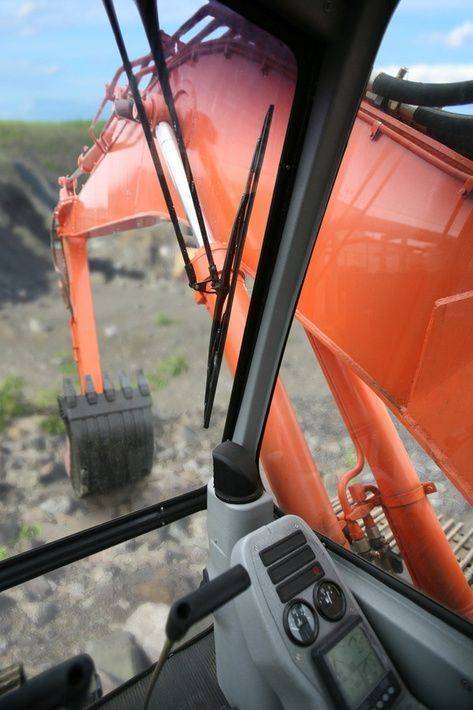 Уралвагонзавод представил новейший экскаватор ЭО-41211А массой 23 тонны Уралвагонзавод представил новейший экскаватор ЭО-41211А массой 23 тонны