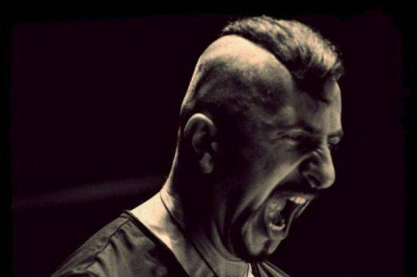 В Киеве озвучили новую шизофреническую версию гибели оперного правосека из Франции В Киеве озвучили новую шизофреническую версию гибели оперного правосека из Франции