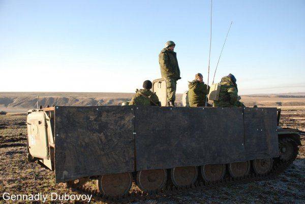 Обрешеченная БМП ВС ДНР и ещё один МТ-ЛБ из ДНР Обрешеченная БМП ВС ДНР и ещё один МТ-ЛБ из ДНР
