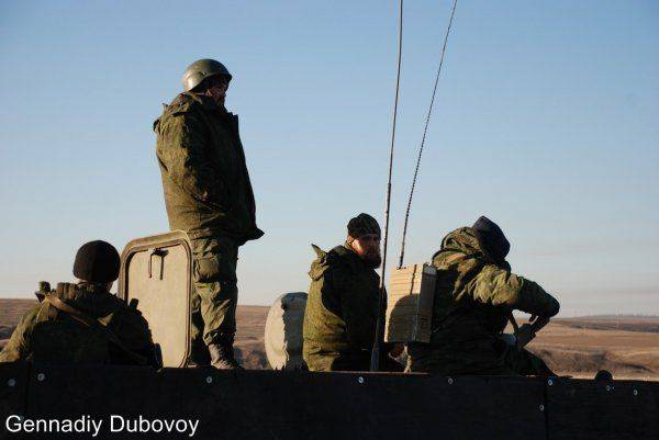 Обрешеченная БМП ВС ДНР и ещё один МТ-ЛБ из ДНР Обрешеченная БМП ВС ДНР и ещё один МТ-ЛБ из ДНР