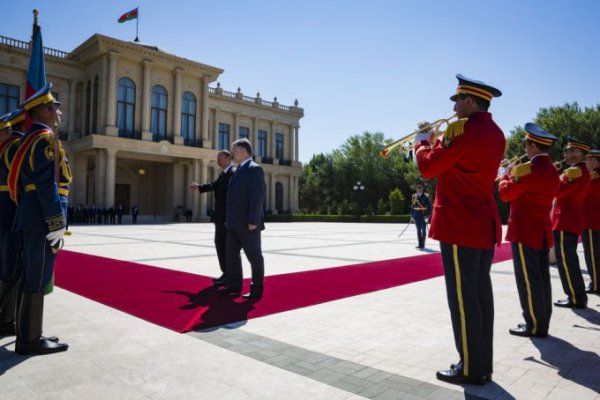 Порошенко в Баку: Бамбарбия, киргуду! Порошенко в Баку: Бамбарбия, киргуду!