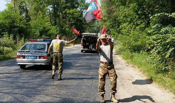 Боевики “Азова” и ОУН пытались помешать крестному ходу УПЦ МП Боевики “Азова” и ОУН пытались помешать крестному ходу УПЦ МП