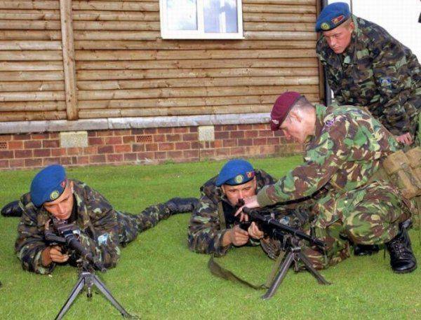 Украинский юноша в камуфляже погиб, не успев увидеть ни одного “сепаратиста” Украинский юноша в камуфляже погиб, не успев увидеть ни одного “сепаратиста”