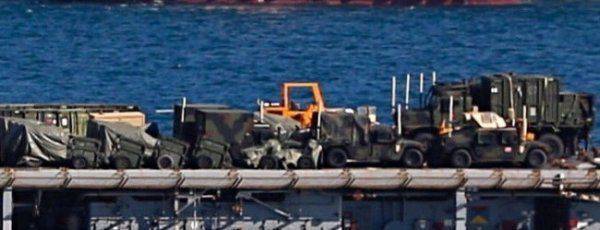 Американцы продолжают поставлять оружие на Украину под видом участия в учениях?  Американцы продолжают поставлять оружие на Украину под видом участия в учениях?