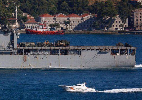 Американцы продолжают поставлять оружие на Украину под видом участия в учениях?  Американцы продолжают поставлять оружие на Украину под видом участия в учениях?