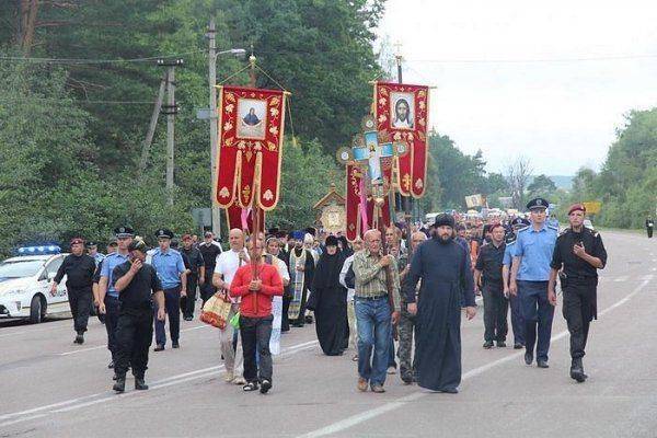 В «Азове» заявили, что боятся препятствовать проведению Всеукраинского Крестного хода В «Азове» заявили, что боятся препятствовать проведению Всеукраинского Крестного хода