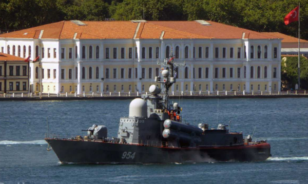 Русский «Тарантул» с ракетами «Москит» прибыл в Сирию, а «Калибры» вернулись в Севастополь Русский «Тарантул» с ракетами «Москит» прибыл в Сирию, а «Калибры» вернулись в Севастополь