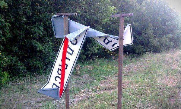 В Котовске Одесской области жители раскурочили указатель с навязанным городу из Киева новым названием В Котовске Одесской области жители раскурочили указатель с навязанным городу из Киева новым названием