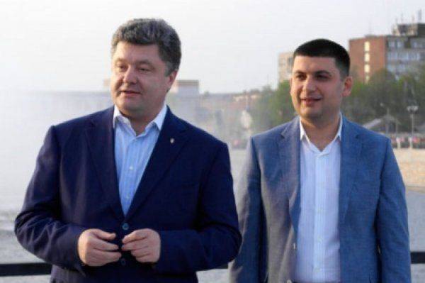 Порошенко и Гройсман подняли себе оклады, пока скакуны «сосут лапу»    Порошенко и Гройсман подняли себе оклады, пока скакуны «сосут лапу»