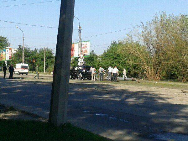 В Луганске взорвали машину главы ЛНР - Плотницкий ранен В Луганске взорвали машину главы ЛНР - Плотницкий ранен