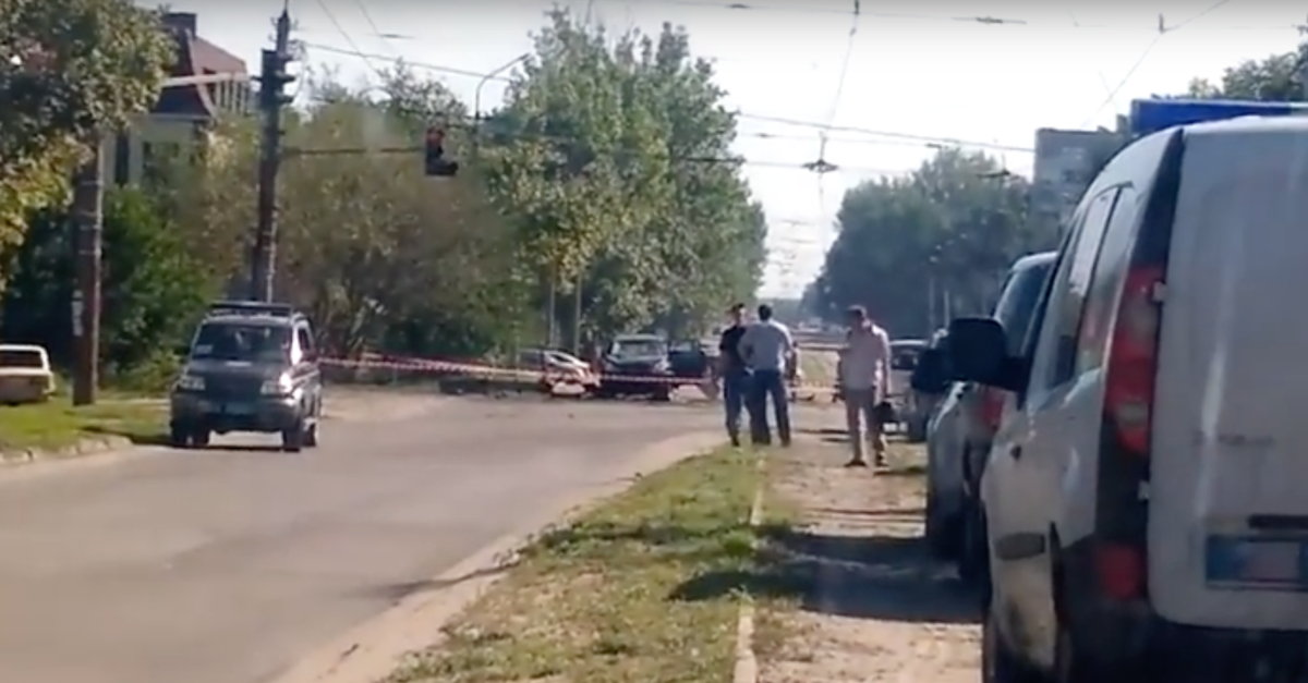 В Луганске взорвали машину главы ЛНР - Плотницкий ранен В Луганске взорвали машину главы ЛНР - Плотницкий ранен