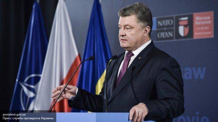 Порошенко провоцирует Россию, чтобы спастись от «Майдана-3» — политолог Порошенко провоцирует Россию, чтобы спастись от «Майдана-3» — политолог