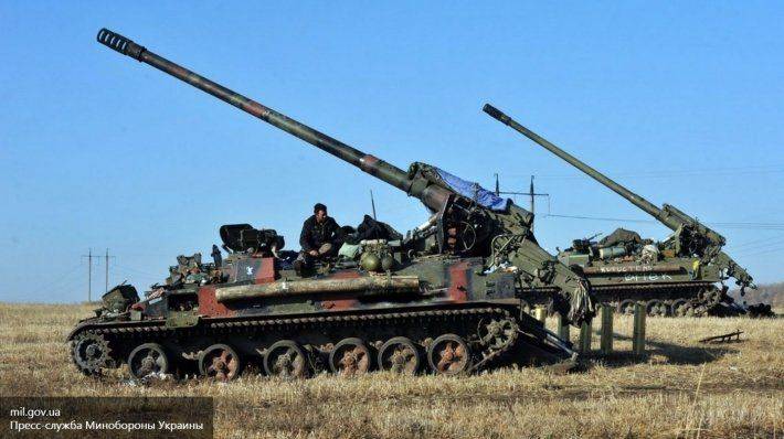 Украина перебросила тяжелое вооружение к границе с Крымом Украина перебросила тяжелое вооружение к границе с Крымом