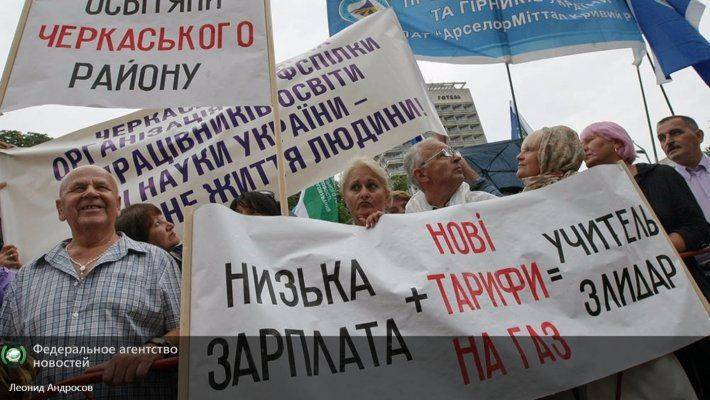 Реформа школ по-украински: долой учителей-пенсионеров и советских писателей Реформа школ по-украински: долой учителей-пенсионеров и советских писателей