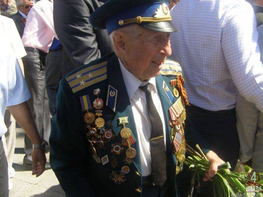 На Украине судят 93-летнего героя Великой Отечественной войны На Украине судят 93-летнего героя Великой Отечественной войны
