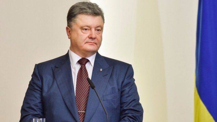 Подстелил соломку: Порошенко рассчитывает на поддержку и Трампа, и Клинтон Подстелил соломку: Порошенко рассчитывает на поддержку и Трампа, и Клинтон