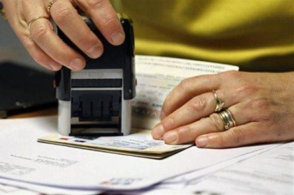 Патриоты уверены, что только визовый режим остановит «псковских десантников», намеренных вторгнуться в Украину  Патриоты уверены, что только визовый режим остановит «псковских десантников», намеренных вторгнуться в Украину