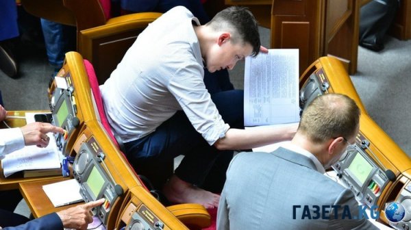 Савченко предложила полностью переписать конституцию Украины Савченко предложила полностью переписать конституцию Украины