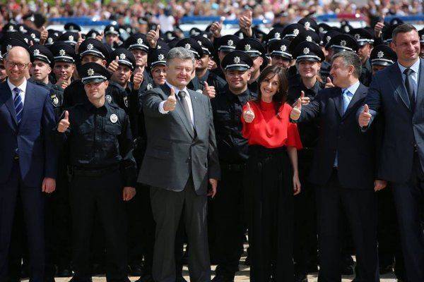 В беде — не сробеет,— спасет… В беде — не сробеет,— спасет…