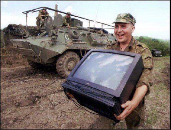 «Защитники» из ВСУ продолжают «зачистку» квартир в зоне «АТО» «Защитники» из ВСУ продолжают «зачистку» квартир в зоне «АТО»