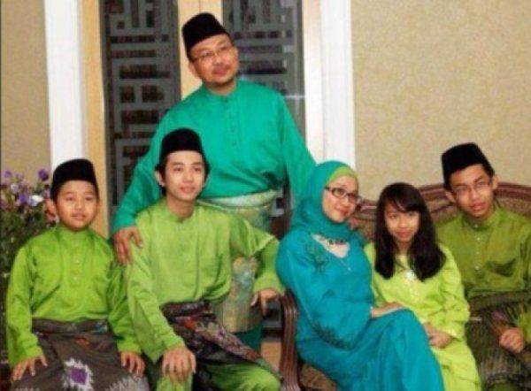 «А нас за шо?» Украина хочет, чтобы родственникам рейса МН17 заплатил Яценюк «А нас за шо?» Украина хочет, чтобы родственникам рейса МН17 заплатил Яценюк