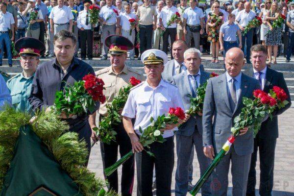 Между капельками дождя Между капельками дождя