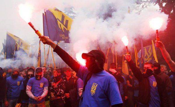 Возможна ли на Украине фашистская диктатура? Возможна ли на Украине фашистская диктатура?