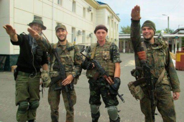 Американский генерал побрезговал украинскими нацистами Американский генерал побрезговал украинскими нацистами