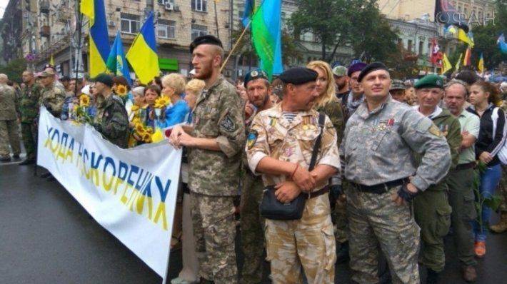 Парадом в Киеве Порошенко продемонстрировал деградацию ВСУ — Азаров Парадом в Киеве Порошенко продемонстрировал деградацию ВСУ — Азаров