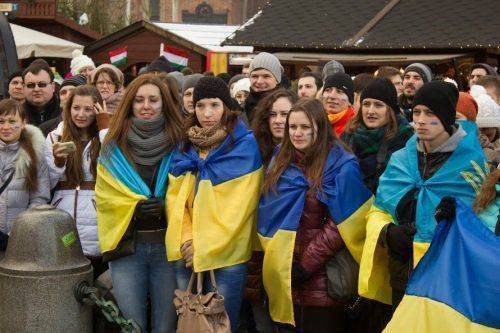 Украинцы хотят мира - 65% населения поддержали Минские соглашения Украинцы хотят мира - 65% населения поддержали Минские соглашения