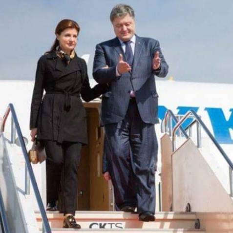 В Etiquette school Марине Порошенко рекомендуют следить за ужасными костюмами и плохими манерами мужа В Etiquette school Марине Порошенко рекомендуют следить за ужасными костюмами и плохими манерами мужа