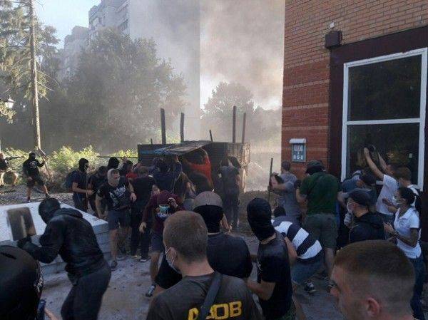 Политический дальтонизм. Министерство рейдерских дел Политический дальтонизм. Министерство рейдерских дел