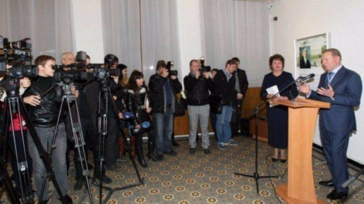 Кучма призвал не измерять антироссийские санкции чайными ложками Кучма призвал не измерять антироссийские санкции чайными ложками