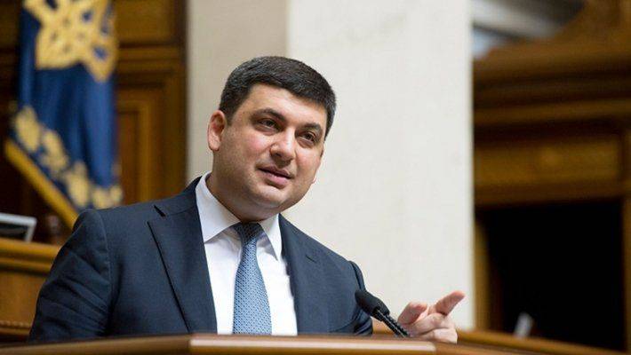Гройсман расценил атаку на посольство РФ в Киеве как «очень мелкий инцидент» Гройсман расценил атаку на посольство РФ в Киеве как «очень мелкий инцидент»