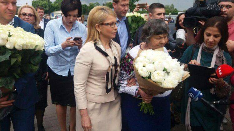 Азаров поддержал намерение Тимошенко устроить на Украине новый Майдан Азаров поддержал намерение Тимошенко устроить на Украине новый Майдан